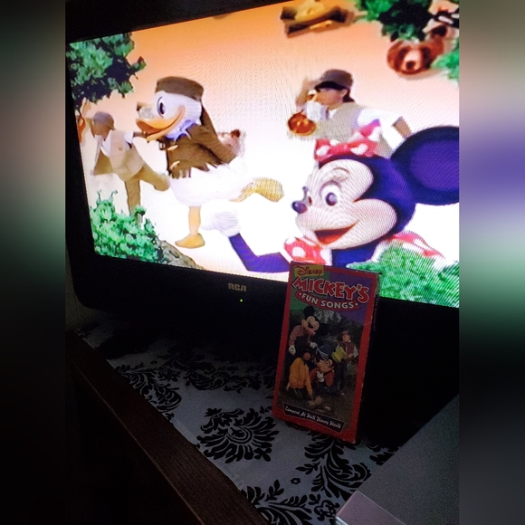 VHS Disney's Mickey's Fun Songs - Picture 2 of 3